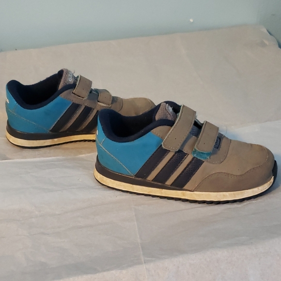 Boy's Adidas Velcro Sneakers Size 9.5 - Picture 6 of 9